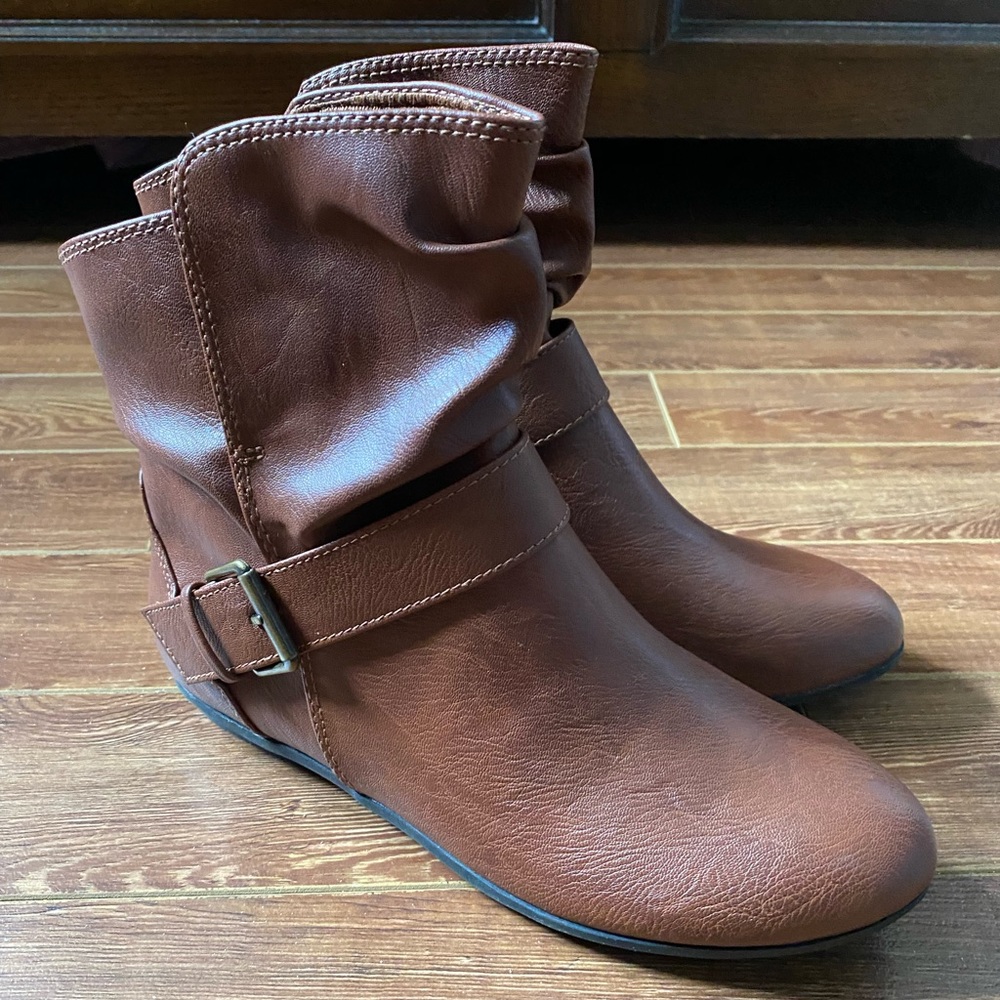 Women’s brown boots